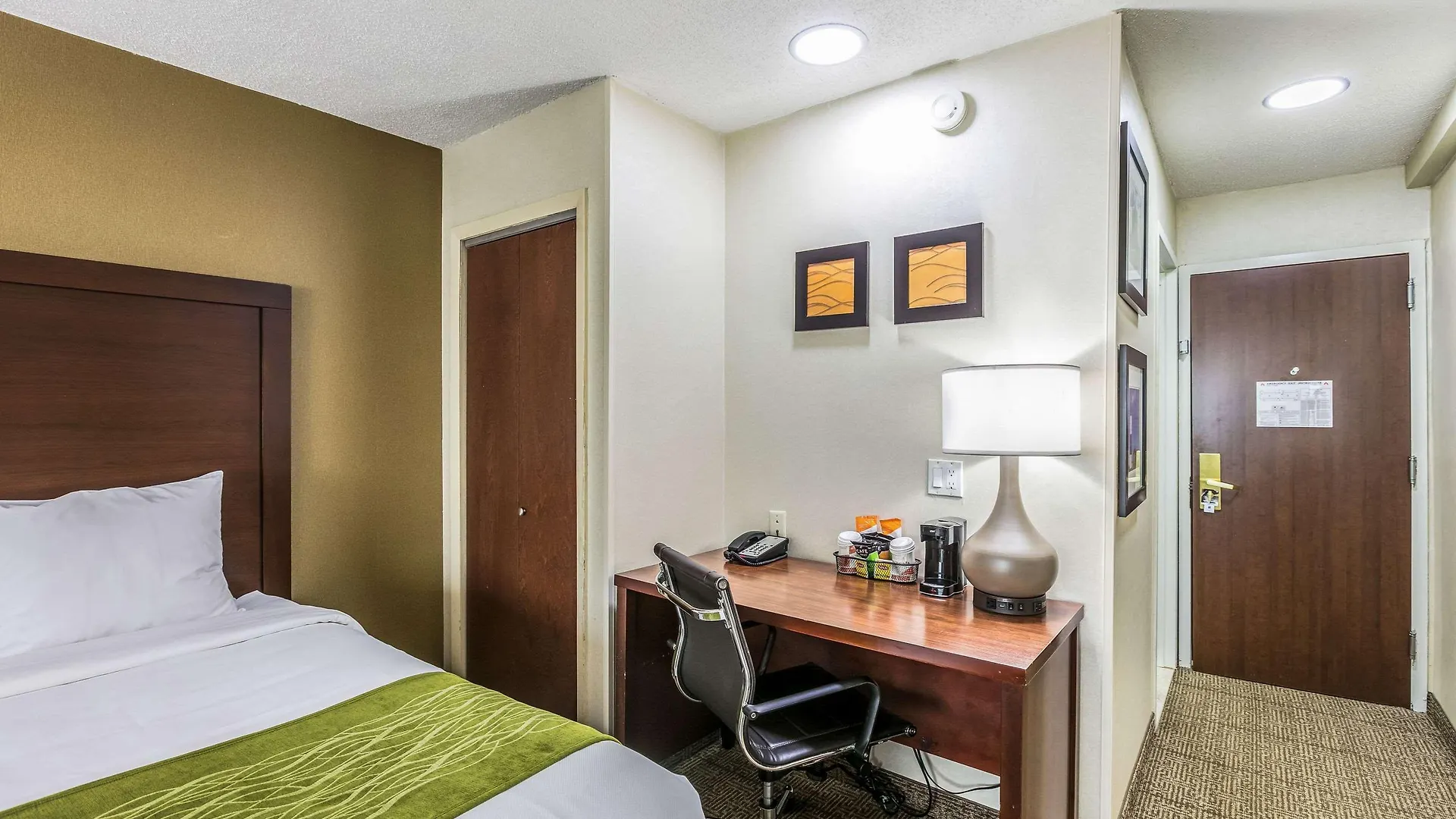 Comfort Inn Medford-Long Island 3*, Medford