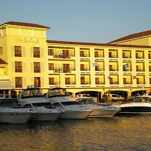 Delamar Harbor Greenwich